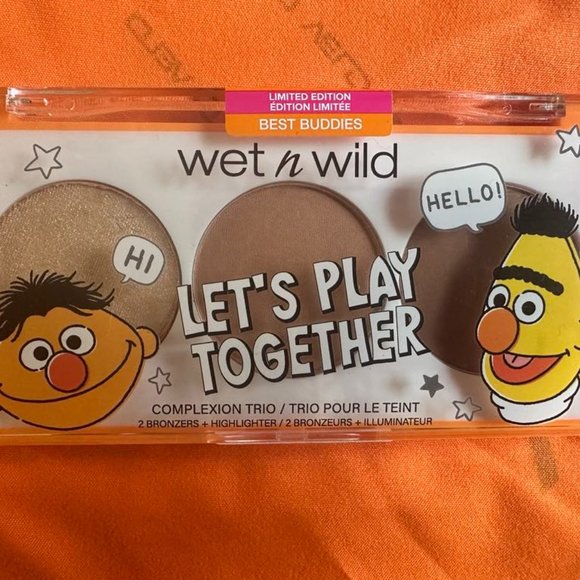 Wet n Wild SESAME STREET Bert Ernie LET'S PLAY TOGETHER Best Buddies Trio Makeup - Picture 1 of 2